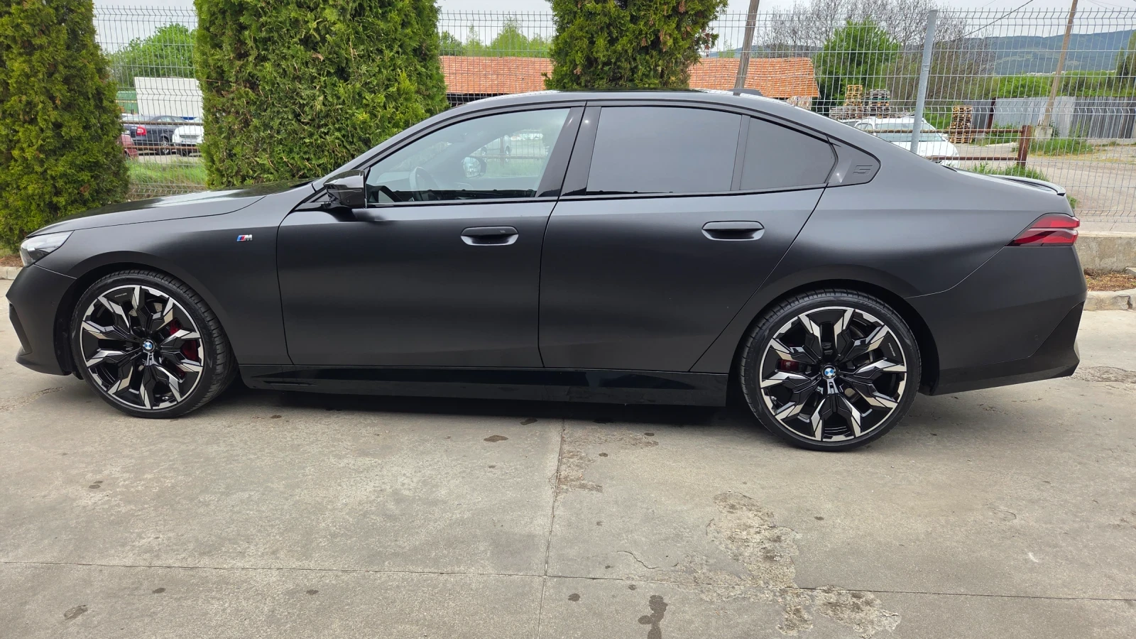 BMW i5 M60 601к.с XDrive Pano B&W, снимка 2 - Автомобили и джипове - 54472740