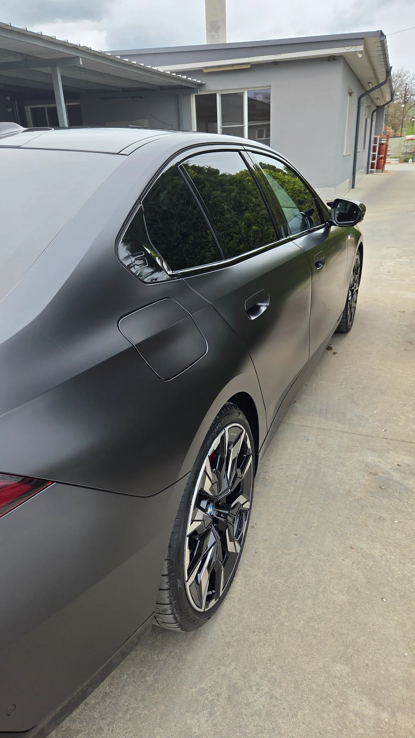 BMW i5 M60 601к.с XDrive Pano B&W, снимка 4 - Автомобили и джипове - 54472740