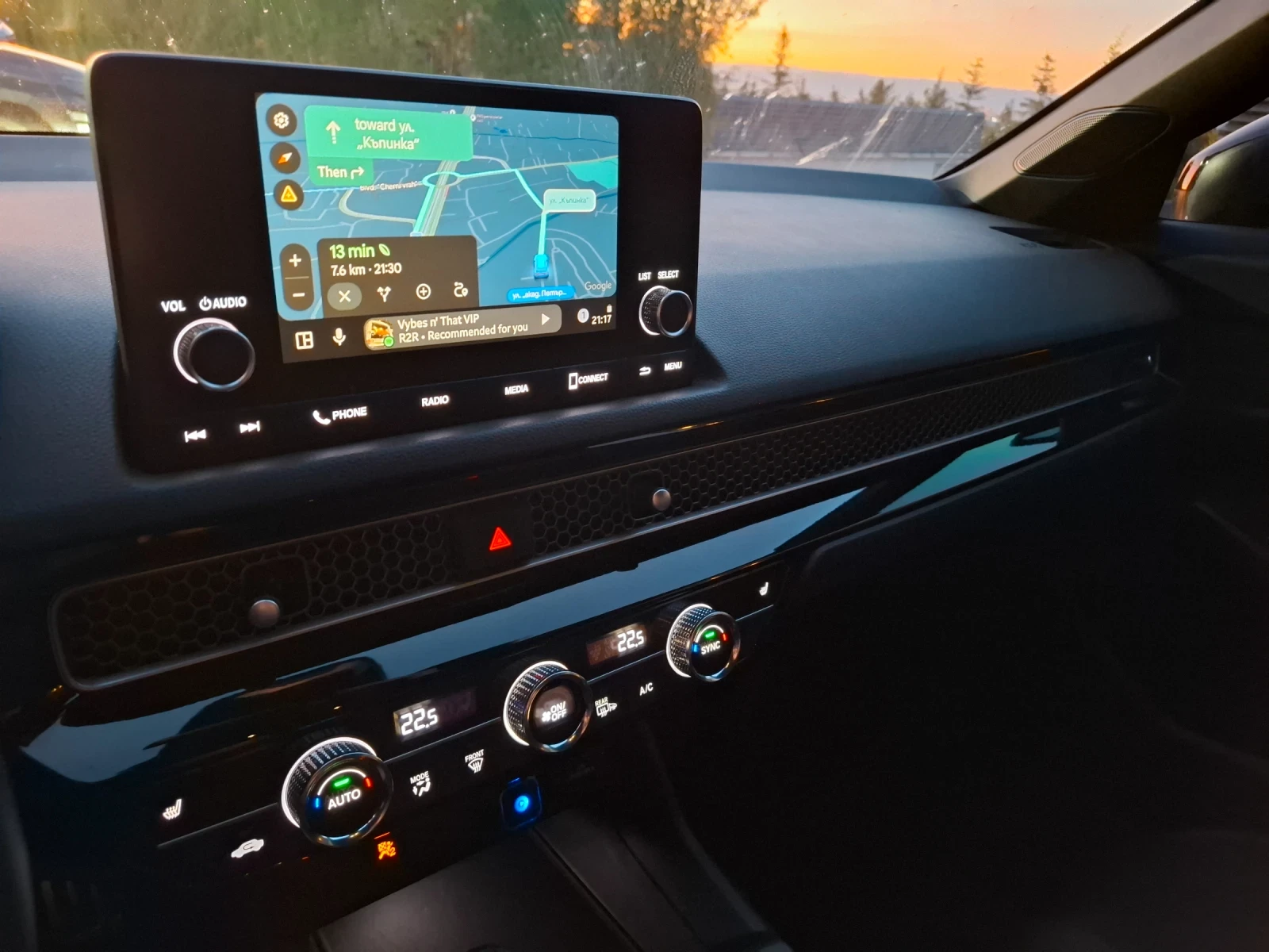 Honda Civic 1.5T Sport, снимка 7 - Автомобили и джипове - 54702077