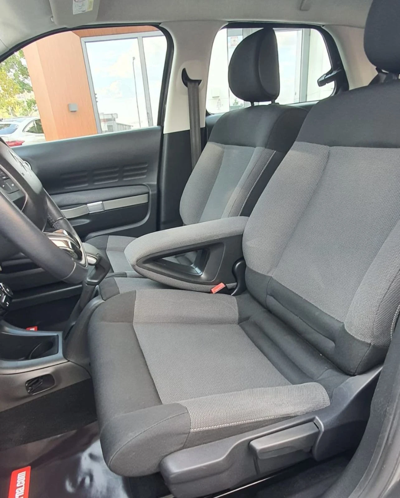 Citroen C4 Cactus 1.6 e-HDI ETG6 Feel 175хил.км., снимка 5 - Автомобили и джипове - 55896099