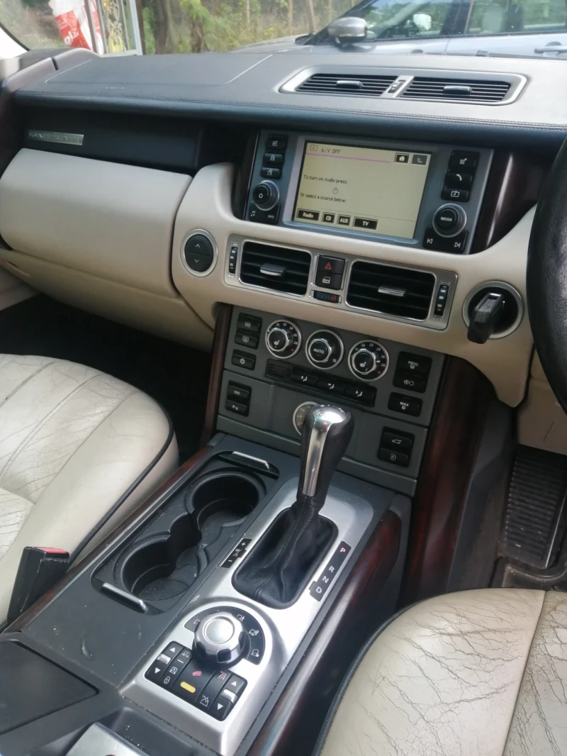 Land Rover Range rover, снимка 10 - Автомобили и джипове - 52580303