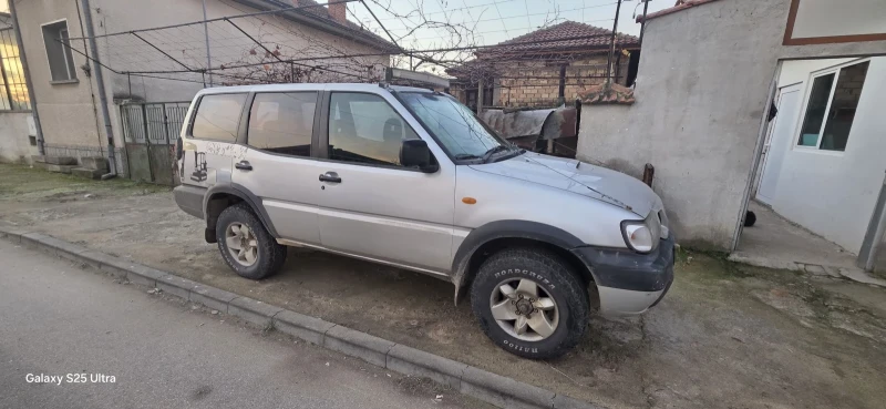 Nissan Terrano 2.7, снимка 2 - Автомобили и джипове - 52832892