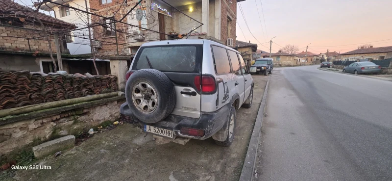 Nissan Terrano 2.7, снимка 4 - Автомобили и джипове - 52832892