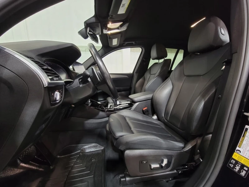 BMW X3 * xDrive30i/Cuir/Navigation/Si?ges chauffants * CA, снимка 11 - Автомобили и джипове - 52892056