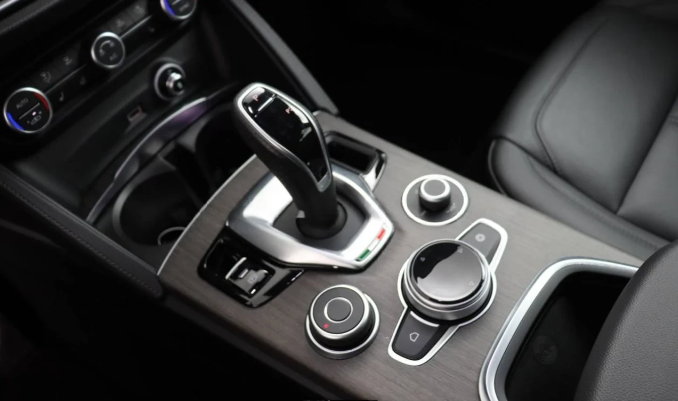 Alfa Romeo Stelvio 2.0T 280 Q4 AT8 Ti - изображение 10