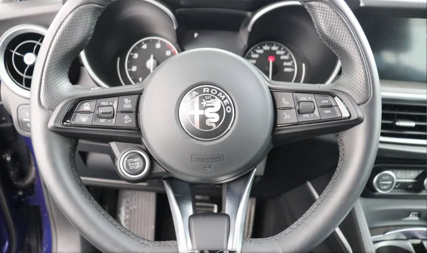 Alfa Romeo Stelvio 2.0T 280 Q4 AT8 Ti - изображение 8