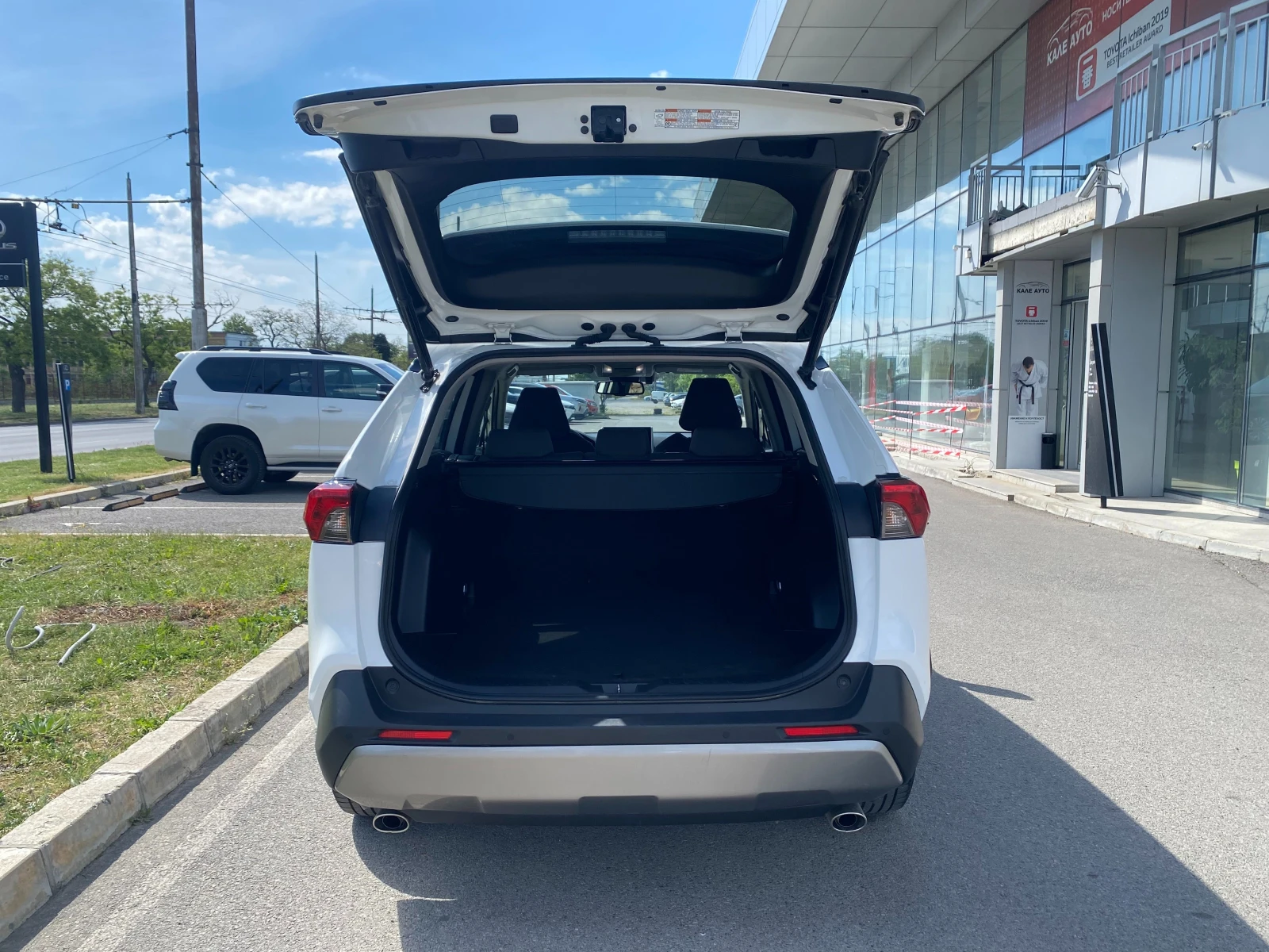 Toyota Rav4 2.5 HEV AWD | Mobile.bg � ����������� 9