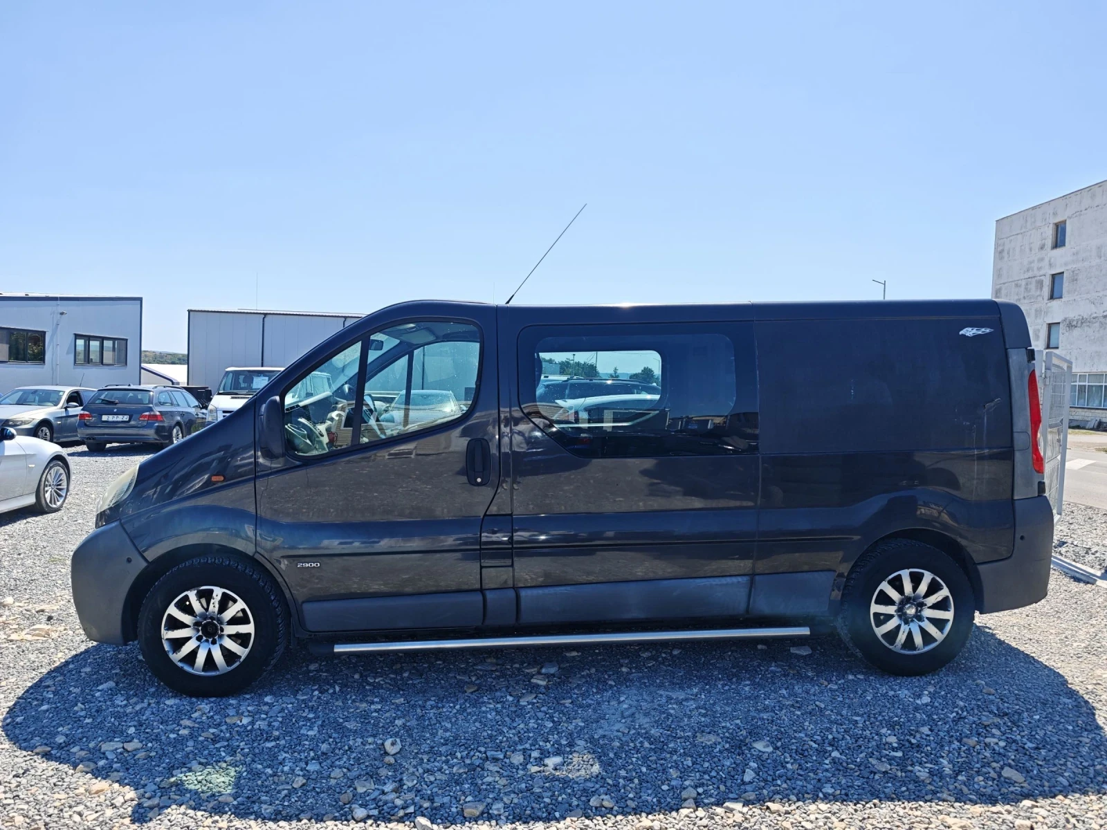 Opel Vivaro 2.5CDI, снимка 8 - Бусове и автобуси - 55480504