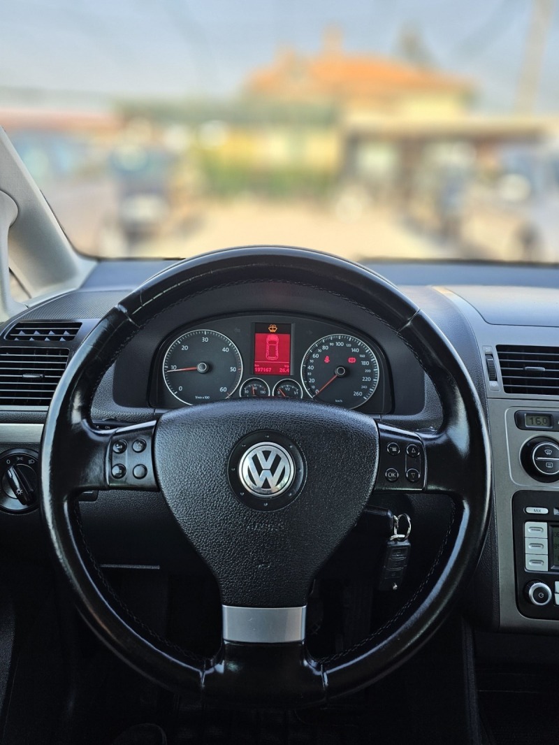 VW Touran, снимка 12 - Автомобили и джипове - 46427153