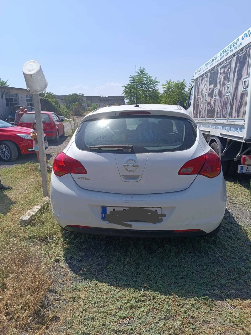 Opel Astra, снимка 2 - Автомобили и джипове - 48105374