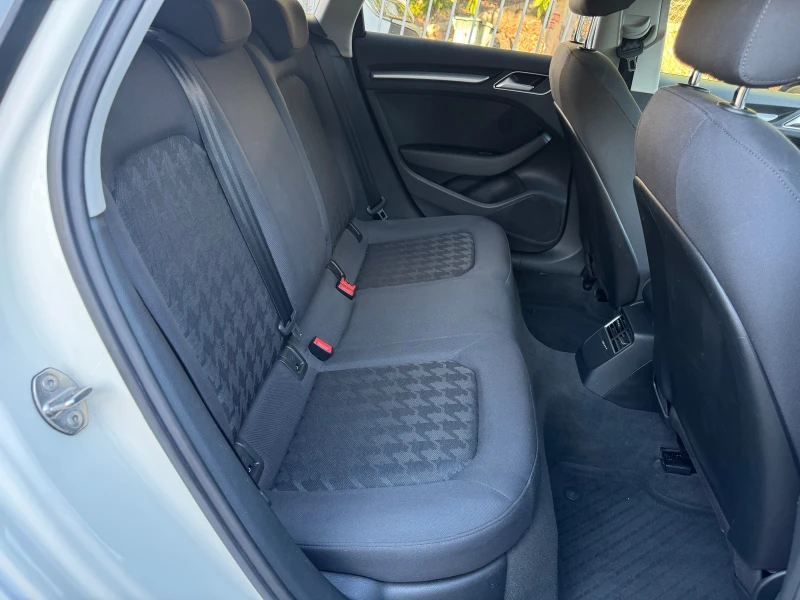 Audi A3 1.6TDI* S-Tronic, снимка 12 - Автомобили и джипове - 52036192