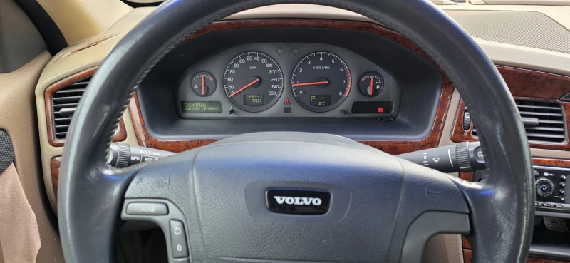 Volvo V70, снимка 8 - Автомобили и джипове - 53372379