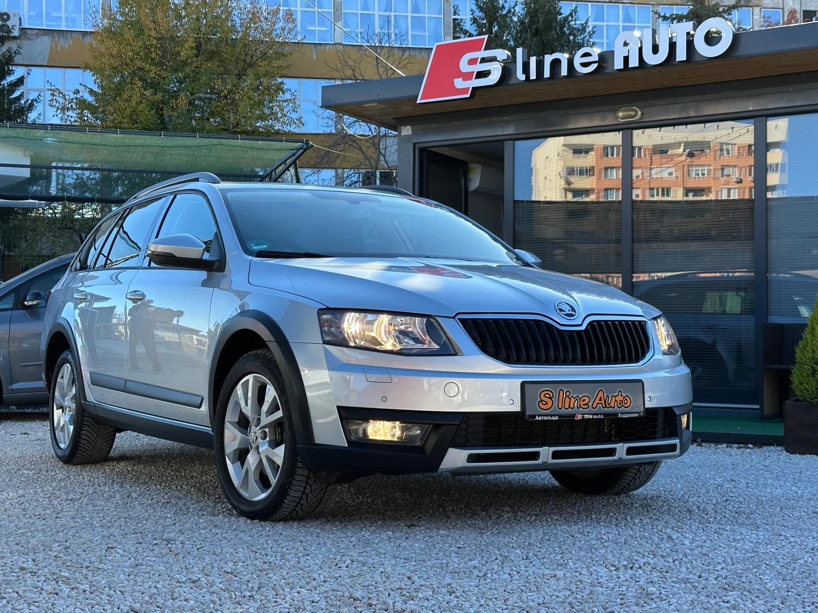 Skoda Octavia Scout* 4x4* Панорама* Автоматик*  - изображение 4