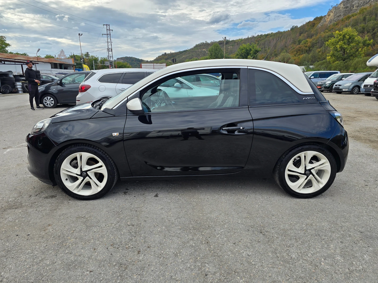 Opel Adam 1.2i КАТО НОВА - изображение 6