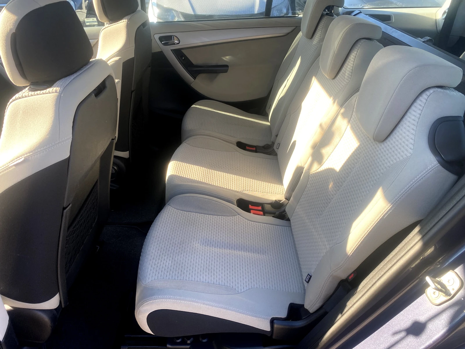 Citroen Grand C4 Picasso 1.6HDi Перфектен - изображение 10