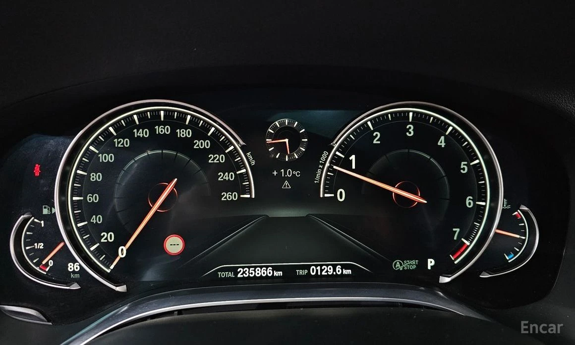 BMW 750  - изображение 8