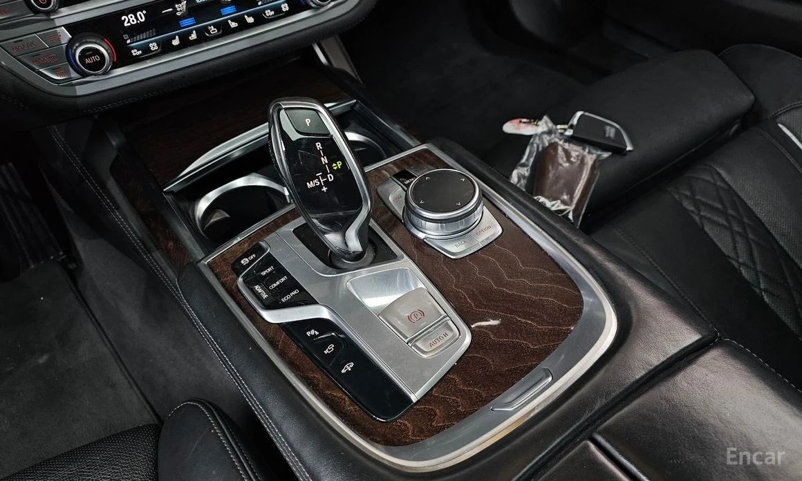 BMW 750  - изображение 9