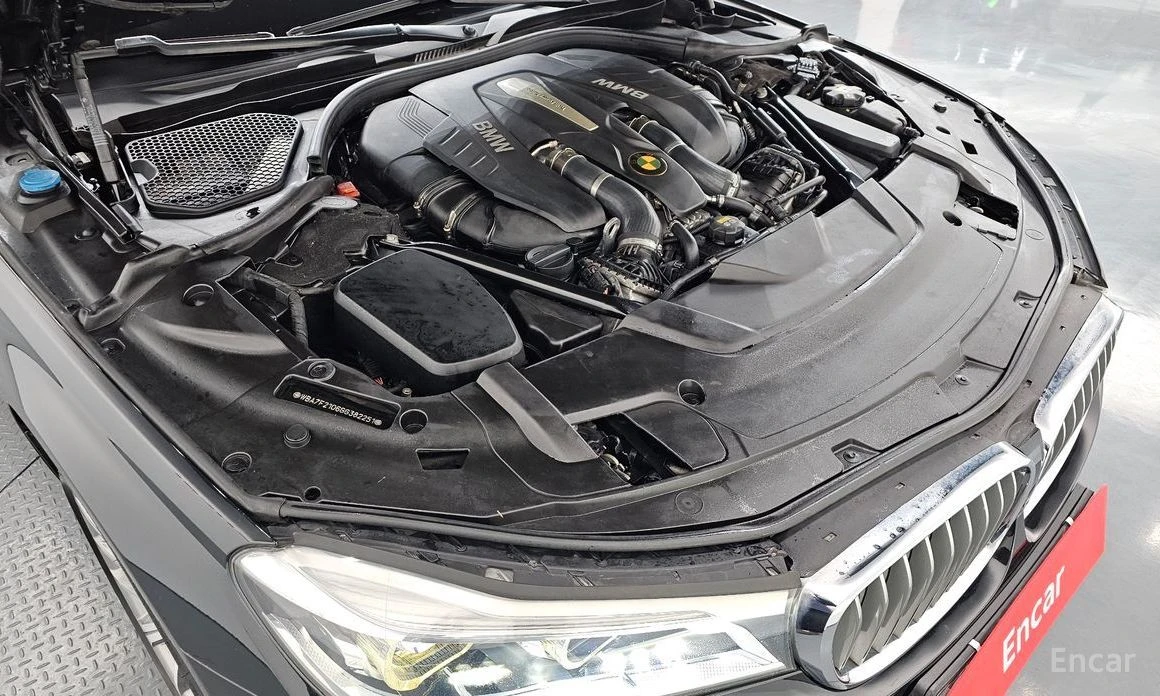 BMW 750  - изображение 6