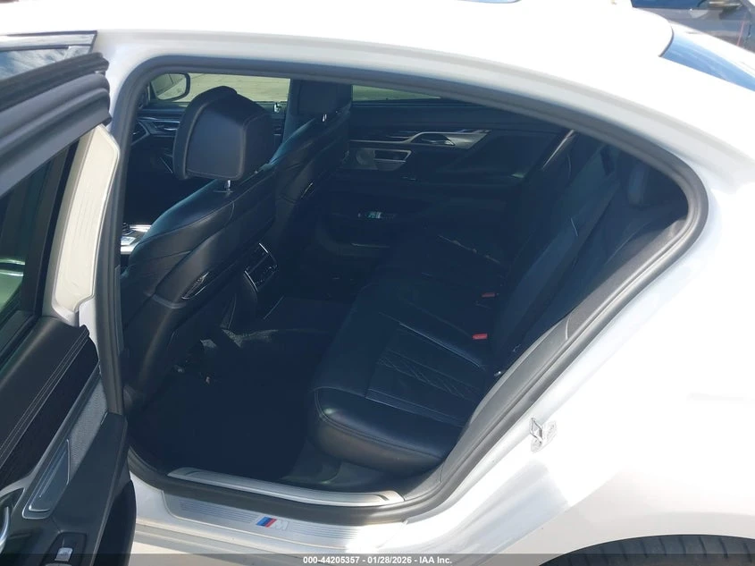 BMW 750 4.4l I, снимка 8 - Автомобили и джипове - 53905672