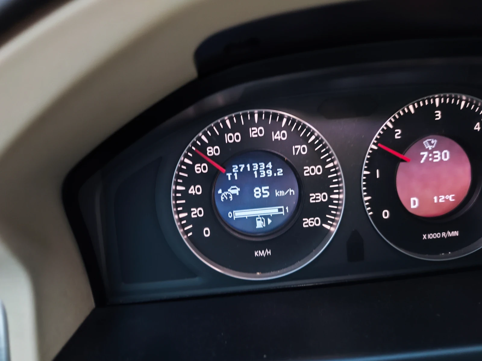 Volvo V70 D5, снимка 11 - Автомобили и джипове - 54333971