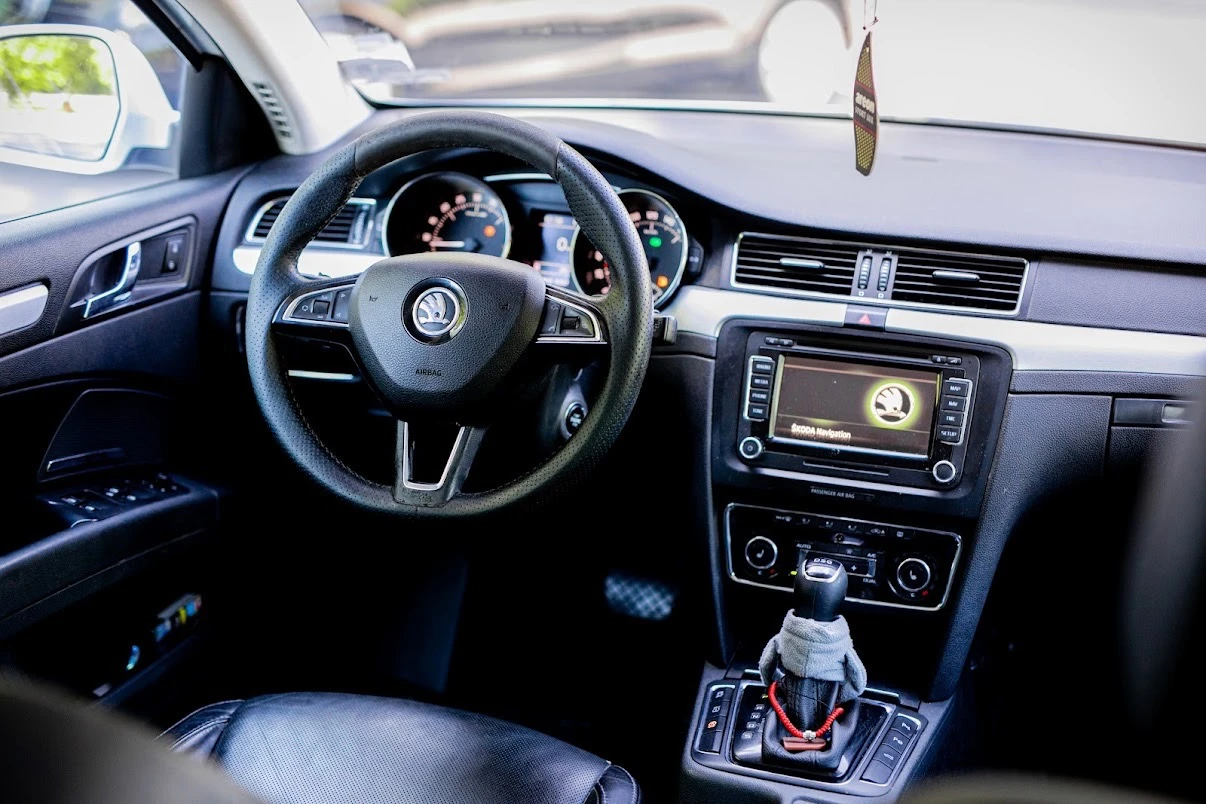 Skoda Superb TDI, снимка 10 - Автомобили и джипове - 54584365