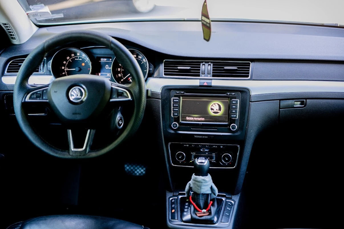 Skoda Superb TDI, снимка 9 - Автомобили и джипове - 54584365