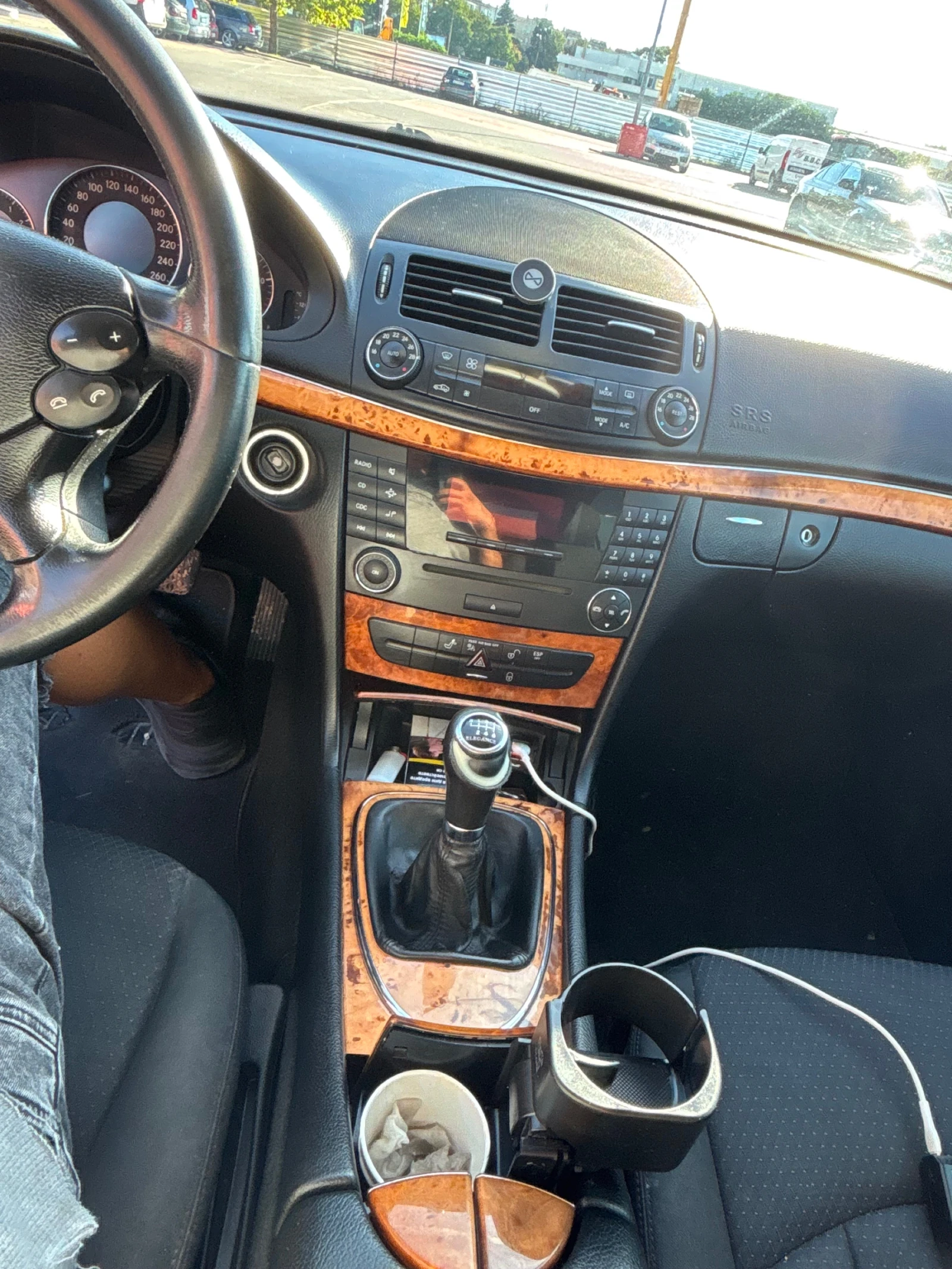 Mercedes-Benz E 220, снимка 9 - Автомобили и джипове - 55335431
