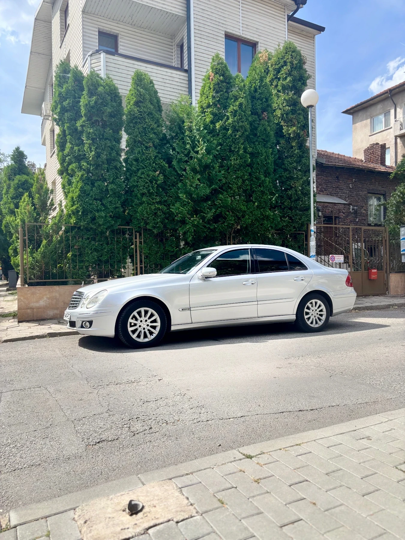 Mercedes-Benz E 220, снимка 6 - Автомобили и джипове - 55335431