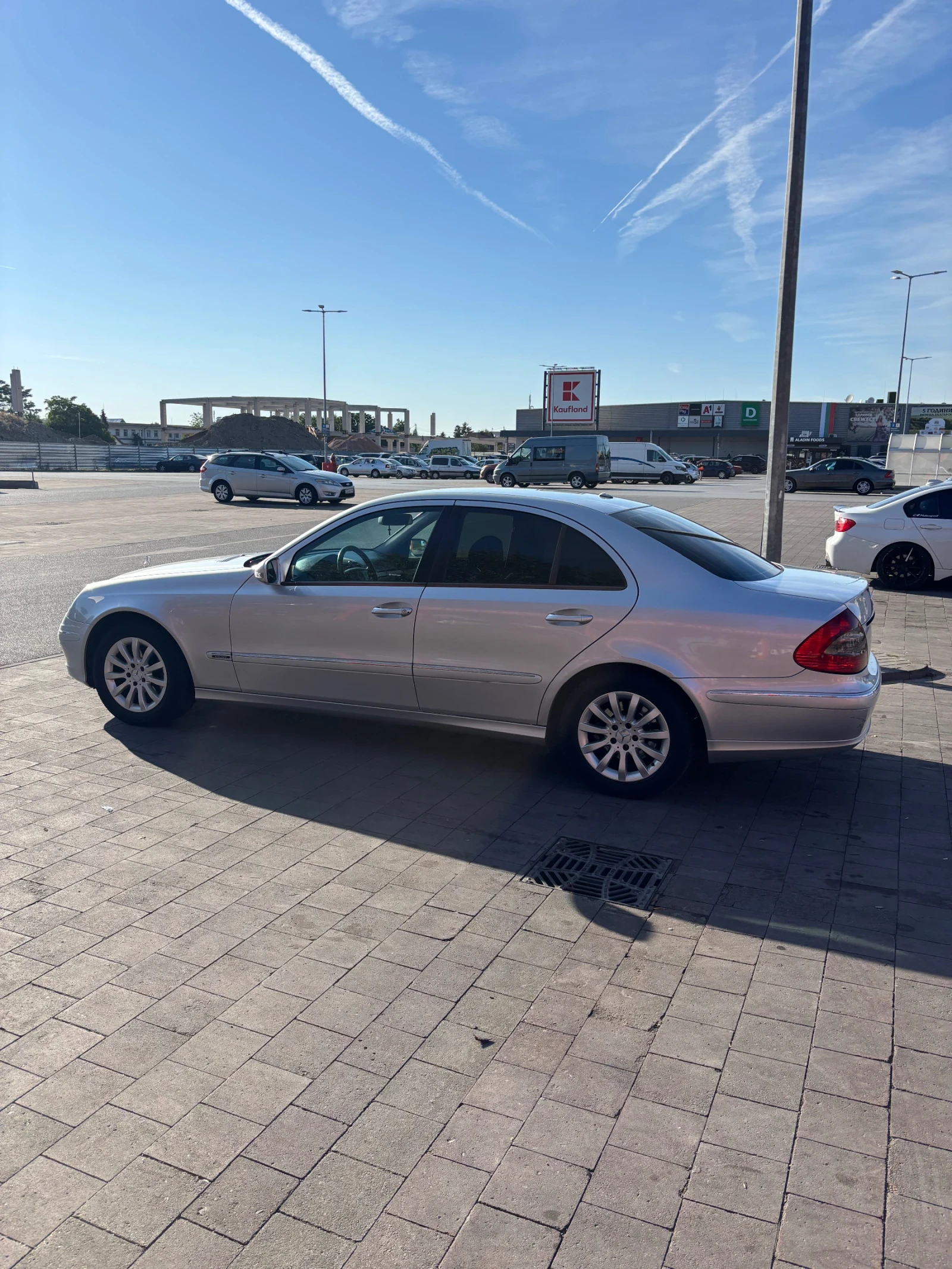 Mercedes-Benz E 220, снимка 14 - Автомобили и джипове - 55335431