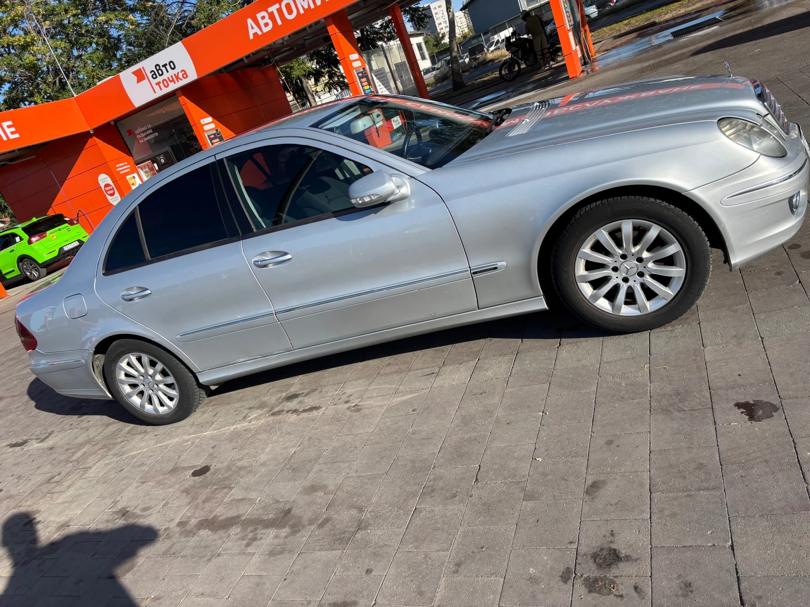 Mercedes-Benz E 220, снимка 8 - Автомобили и джипове - 55335431