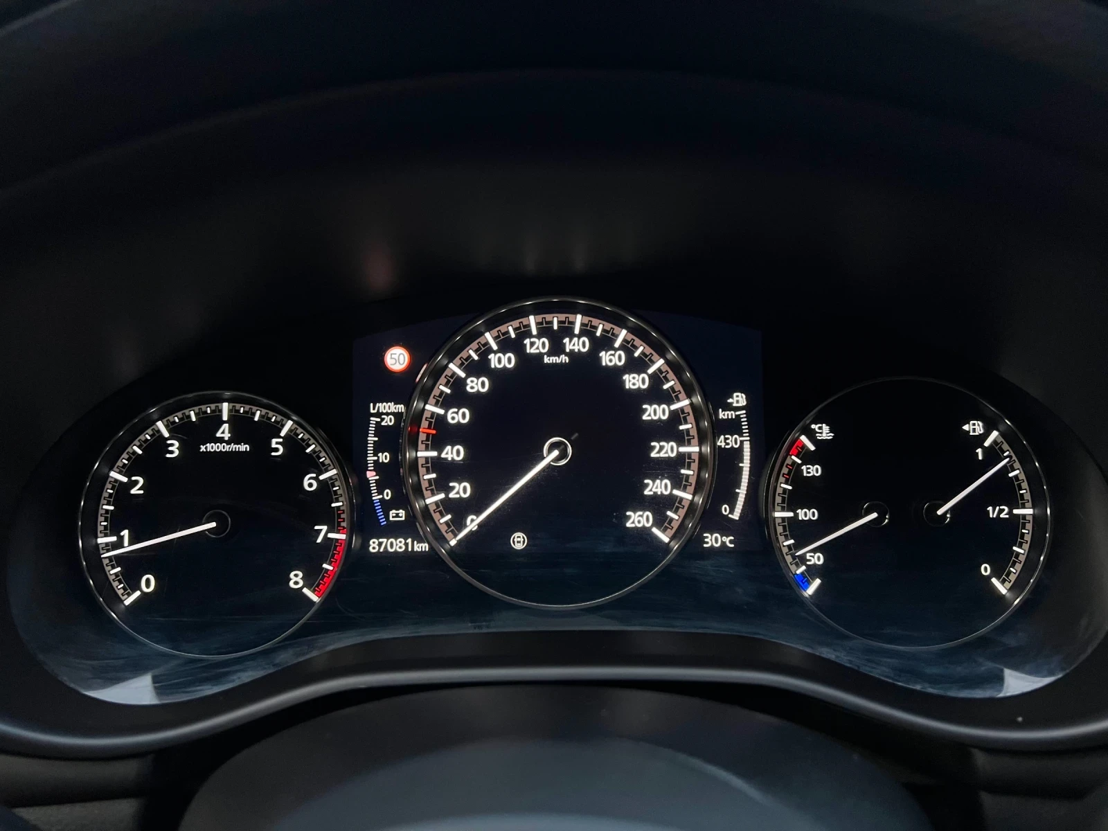 Mazda 3 2.0i Бензин ШВЕЙЦАРИЯ, снимка 12 - Автомобили и джипове - 55593196