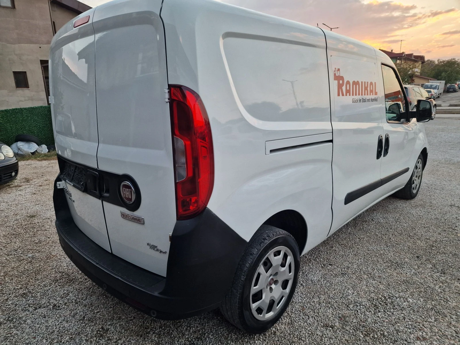Fiat Doblo 1.6TDI MAXI PROFESIONAL, снимка 4 - Автомобили и джипове - 56615143