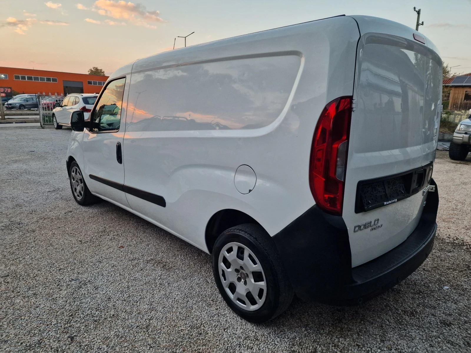 Fiat Doblo 1.6TDI MAXI PROFESIONAL, снимка 6 - Автомобили и джипове - 56615143