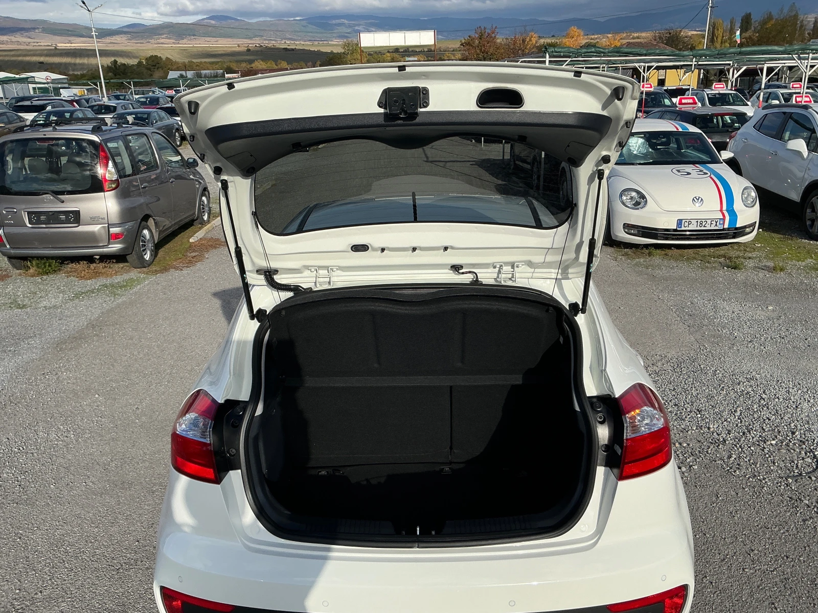 Kia Rio 1.1 CRDI, снимка 10 - Автомобили и джипове - 56709760