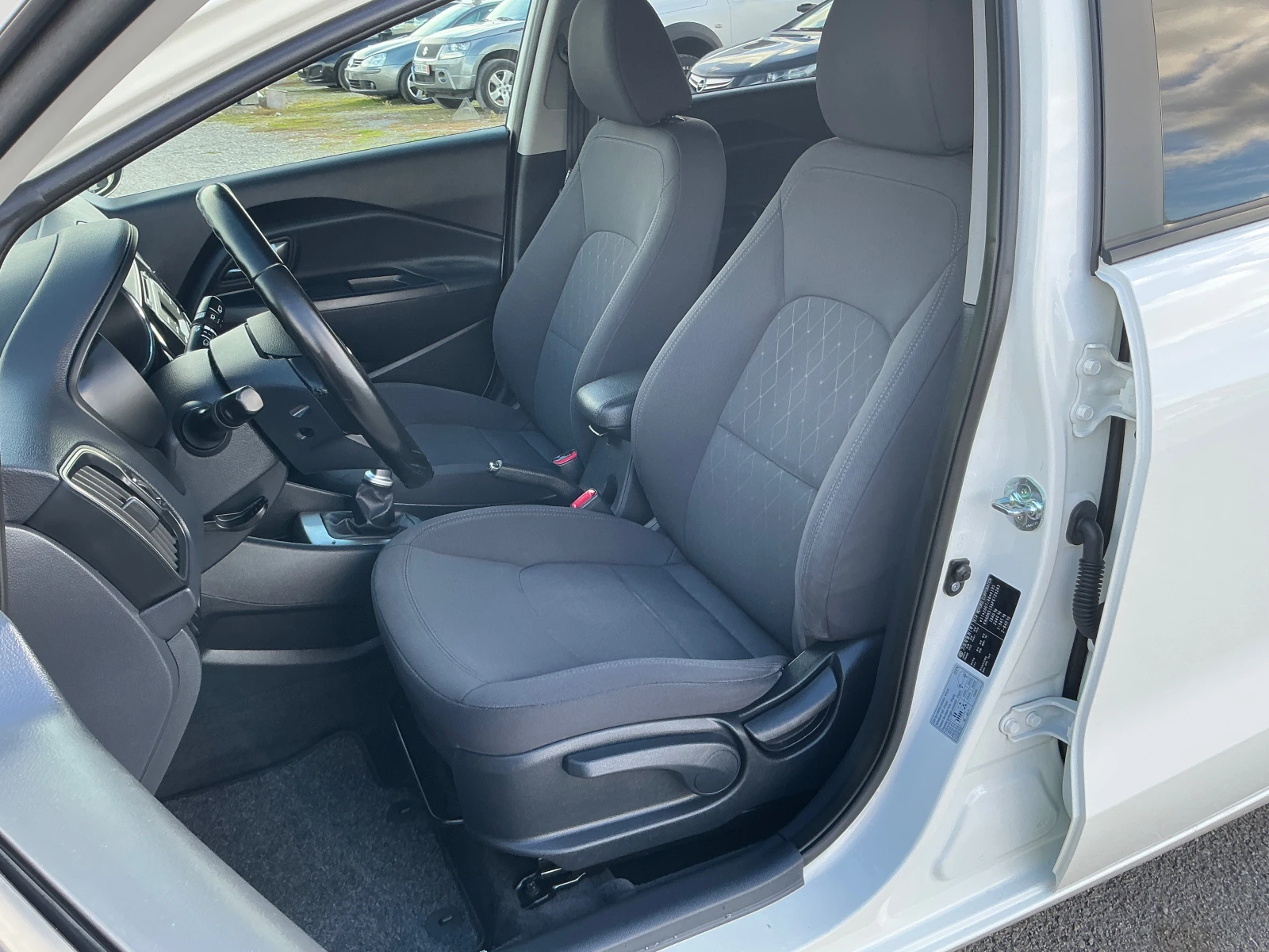 Kia Rio 1.1 CRDI, снимка 14 - Автомобили и джипове - 56709760
