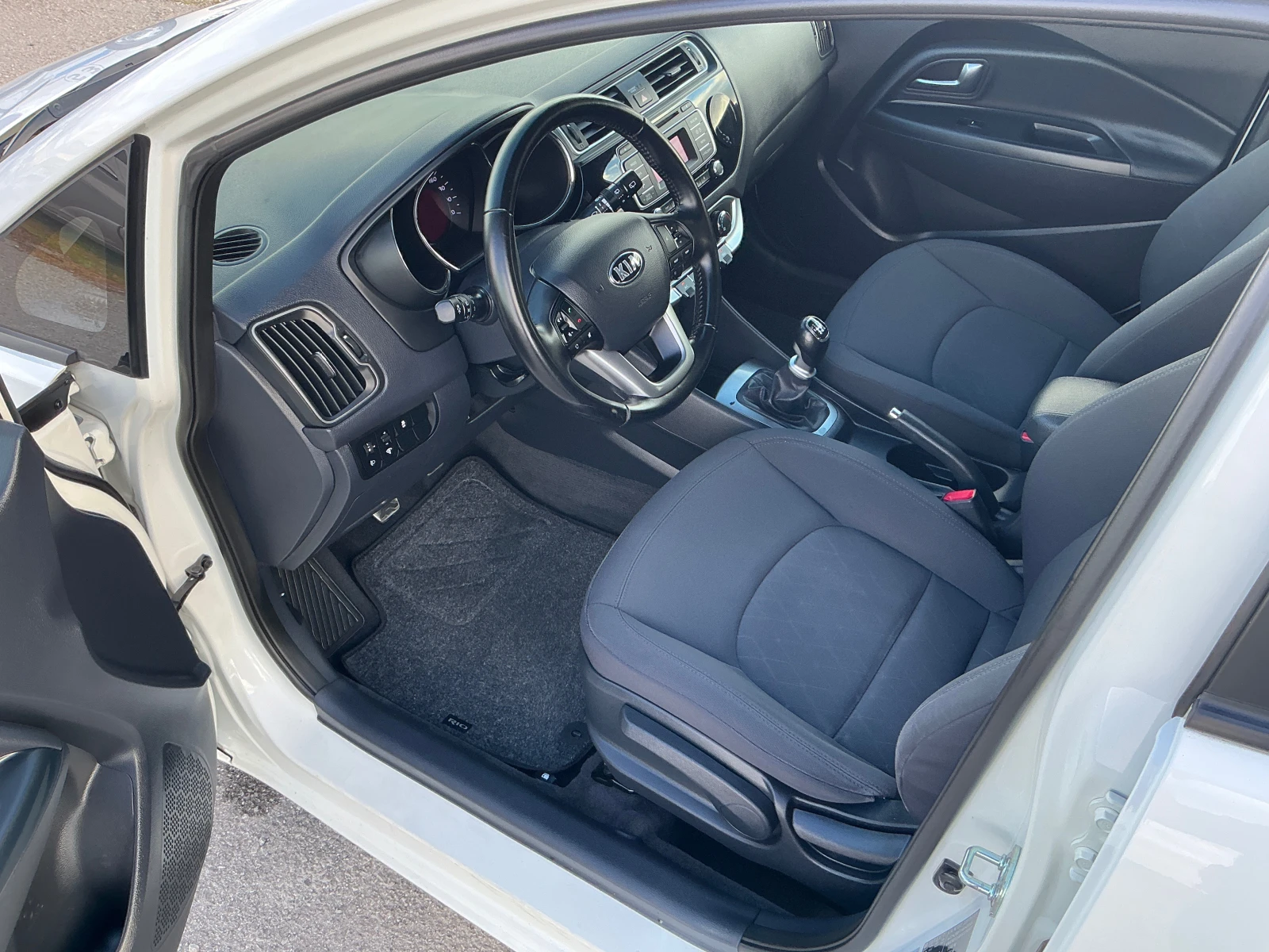 Kia Rio 1.1 CRDI, снимка 13 - Автомобили и джипове - 56709760