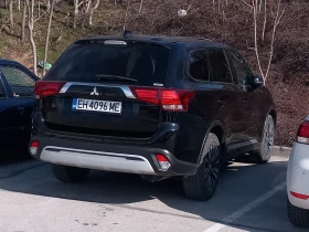 Mitsubishi Outlander 2.4SE 4X4 7МЕСТА БЕЗ ЩЕТИ, снимка 3