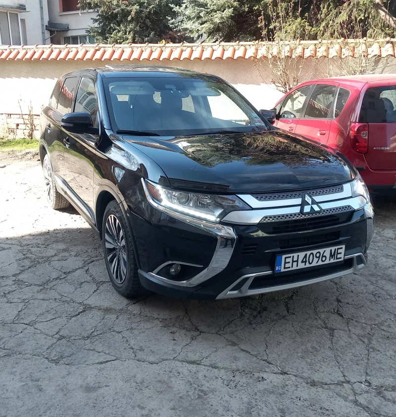 Mitsubishi Outlander 2.4SE 4X4 7МЕСТА БЕЗ ЩЕТИ, снимка 1 - Автомобили и джипове - 49562709