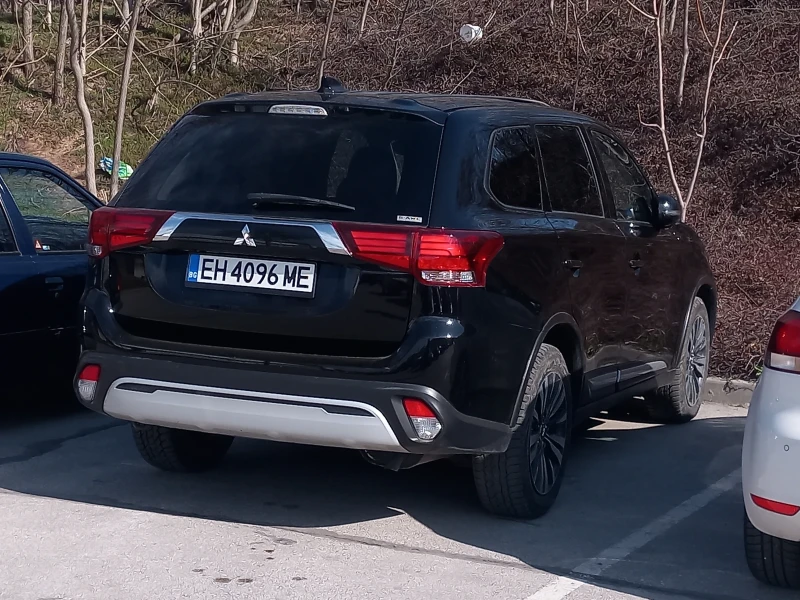 Mitsubishi Outlander 2.4SE 4X4 7МЕСТА БЕЗ ЩЕТИ, снимка 3 - Автомобили и джипове - 49562709