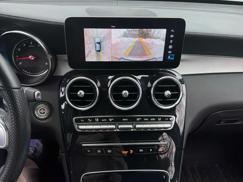 Mercedes-Benz GLC 300 * COUPE* 4MATIC* AMG* CARFAX* АВТО КРЕДИТ* , снимка 11 - Автомобили и джипове - 53189502