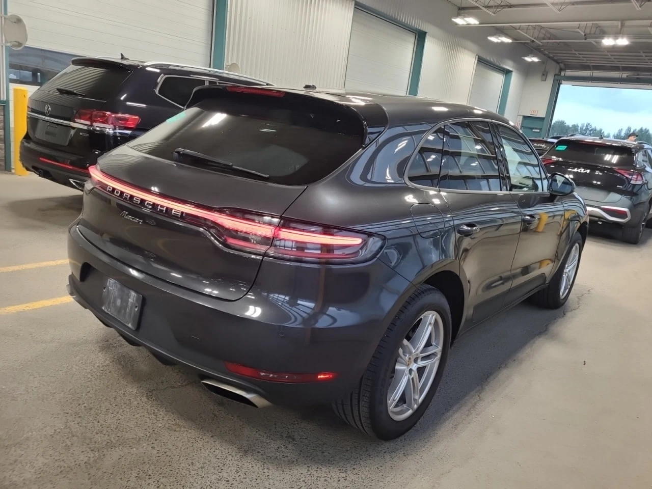 Porsche Macan CARFAX* АВТОФИНАНСИРАНЕ БЕЗ ПЪРВОНАЧАЛНА ВНОСКА - изображение 3