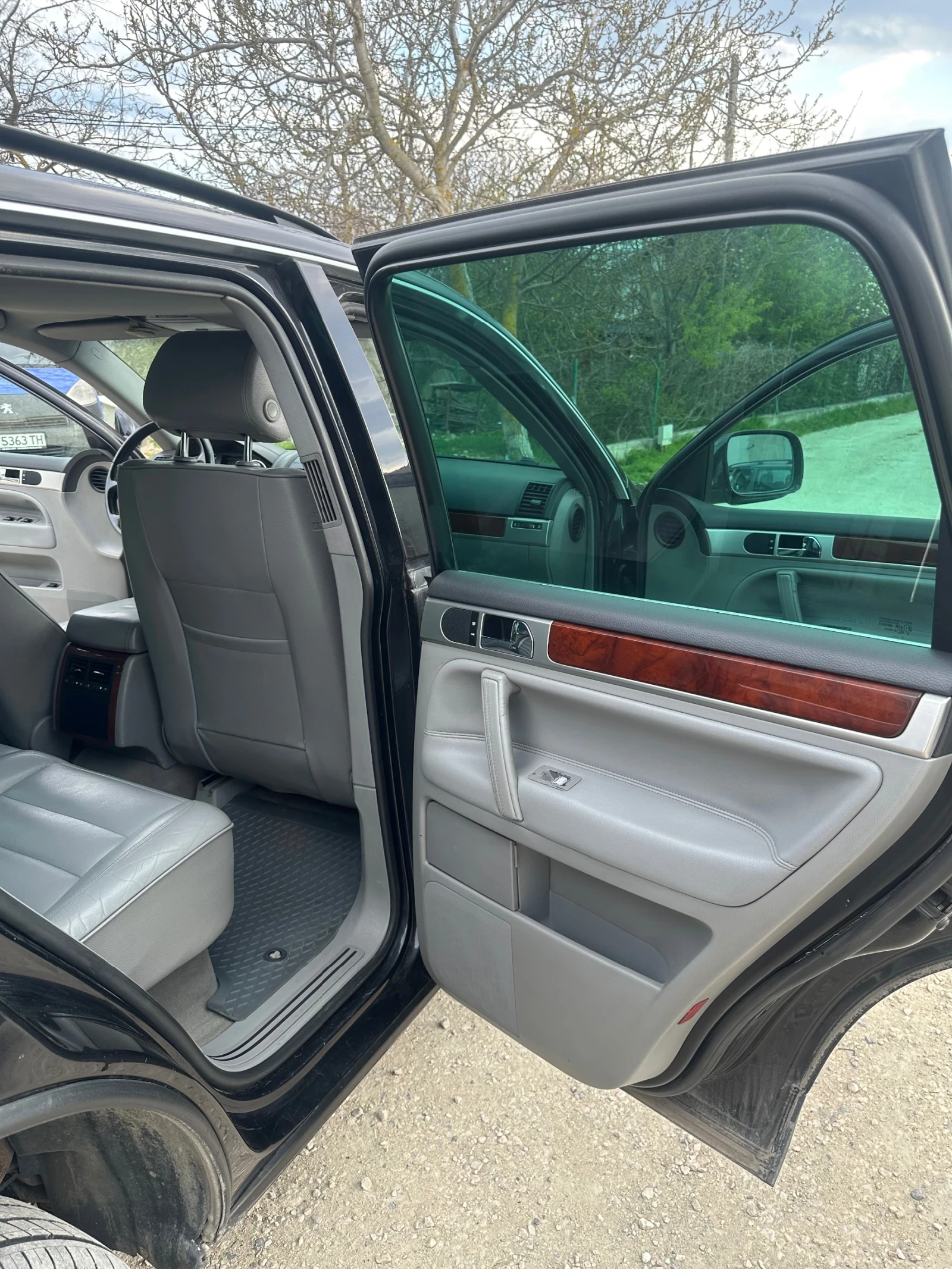 VW Touareg, снимка 2 - Автомобили и джипове - 54285701