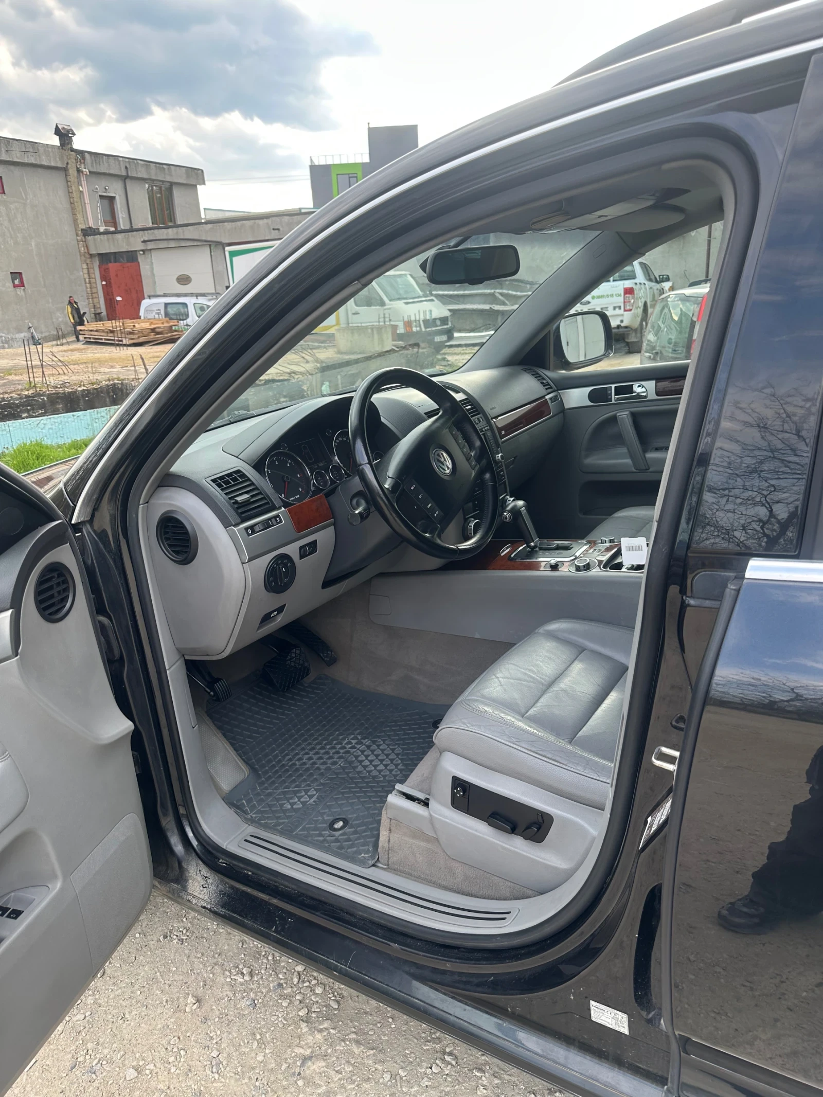 VW Touareg, снимка 17 - Автомобили и джипове - 54285701