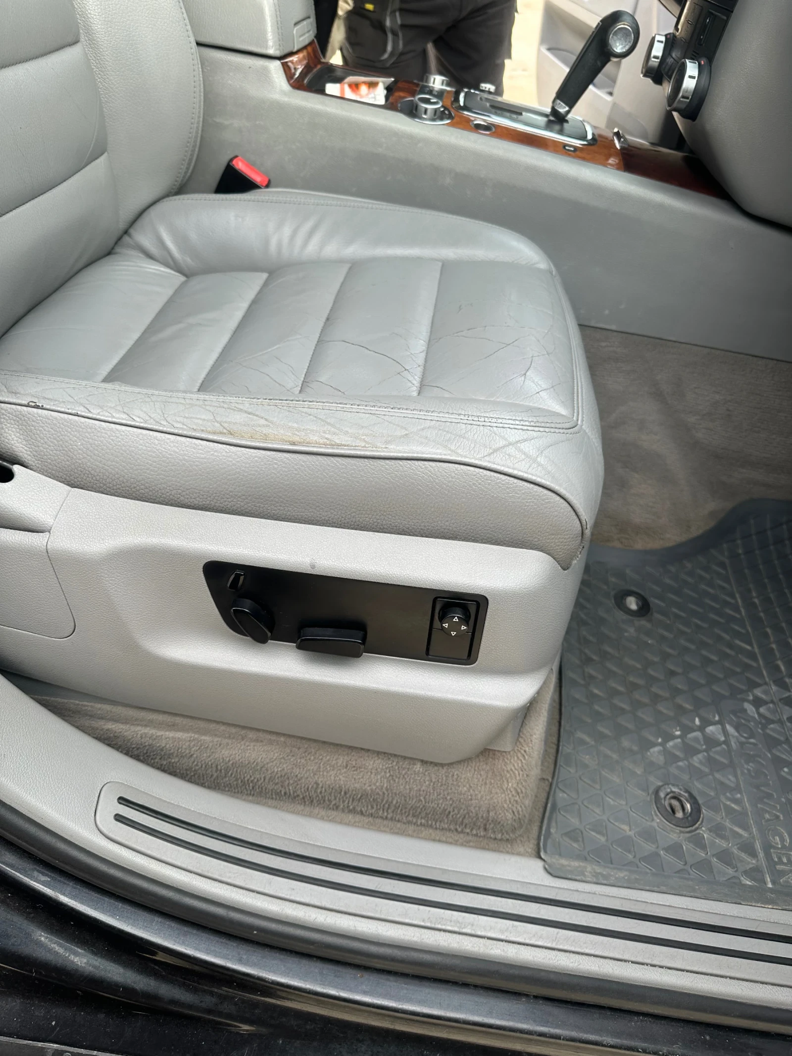 VW Touareg, снимка 9 - Автомобили и джипове - 54285701