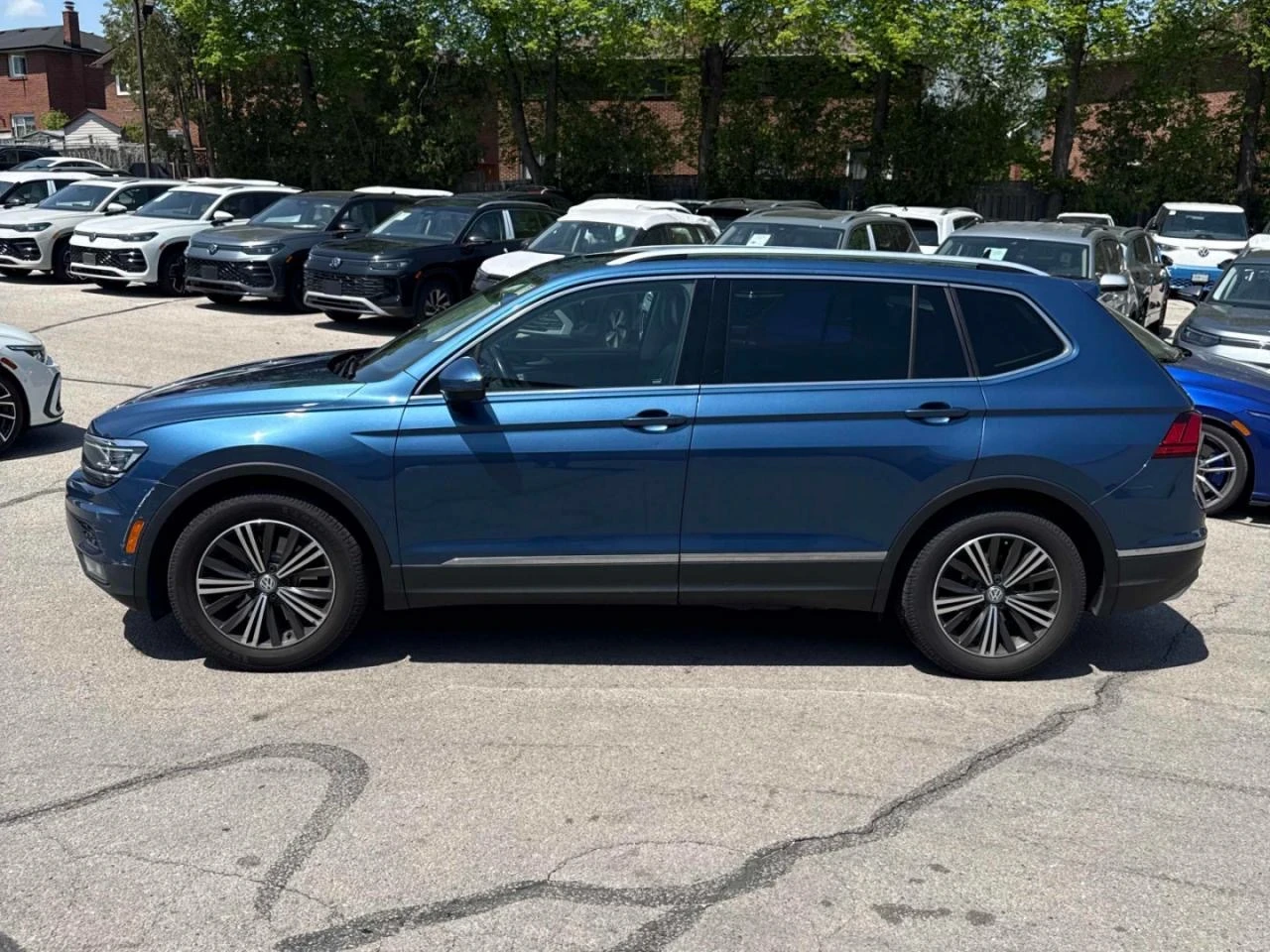VW Tiguan Highline* 4х4* Pano* 360view* Подгрев* Keyless, снимка 3 - Автомобили и джипове - 54612115