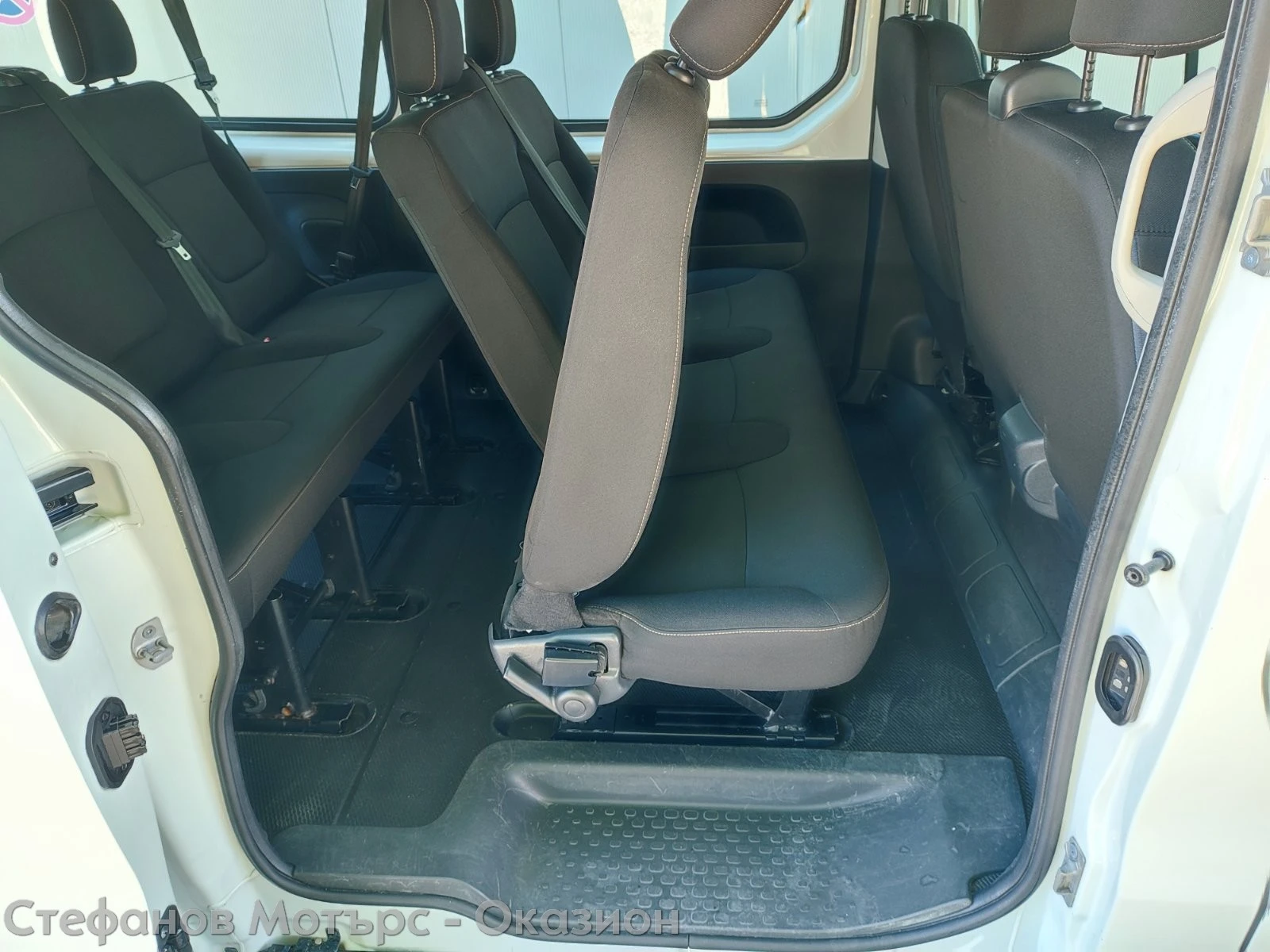 Renault Trafic L2H1 8+ 1 Grand Combi Expression 1.6 dCI (125HP) M, снимка 13 - Бусове и автобуси - 55987302