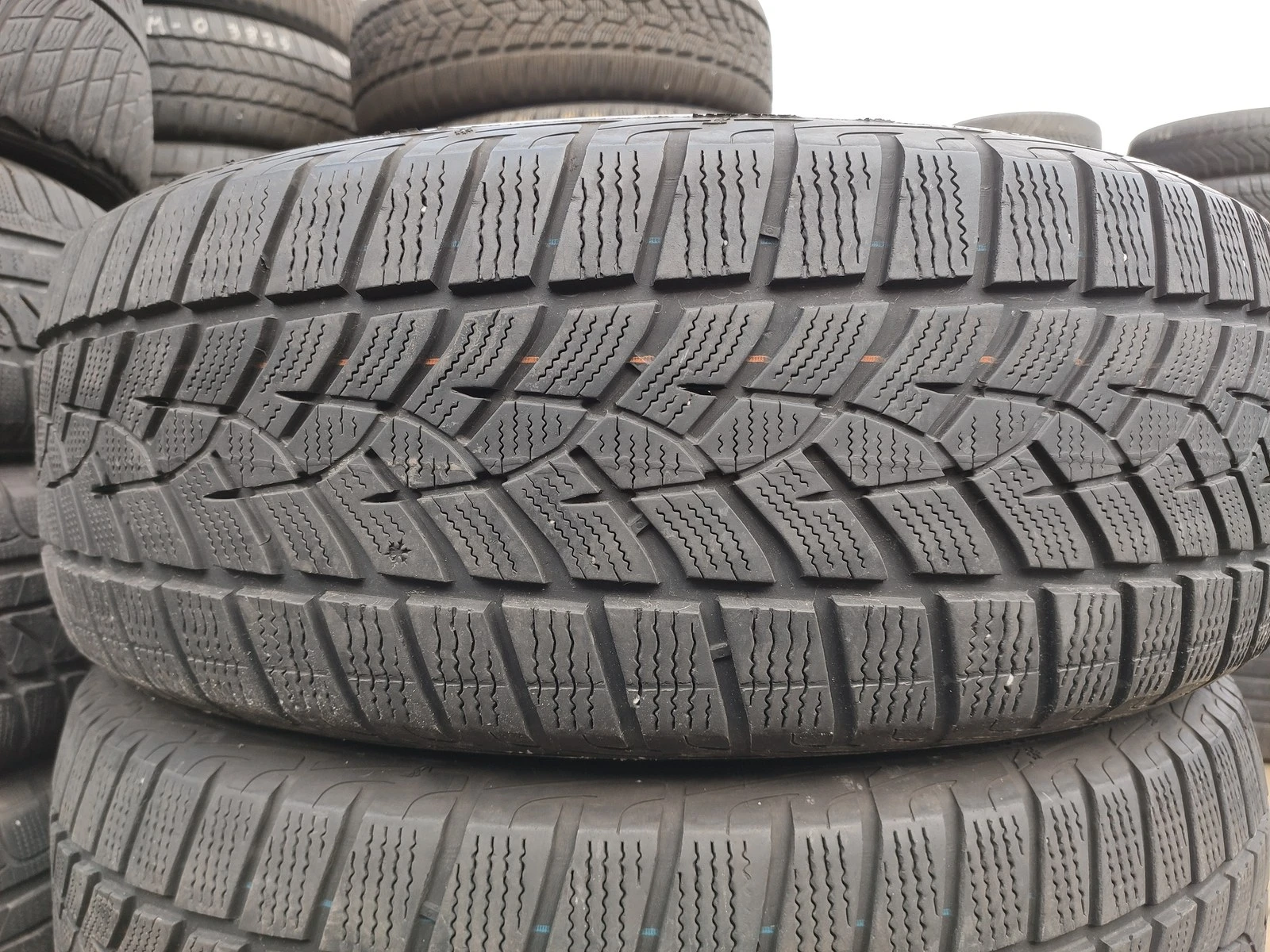 Гуми Зимни 225/60R18