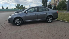 VW Jetta 1.6i 102кс. Ръчка Газ 74 000км, снимка 6