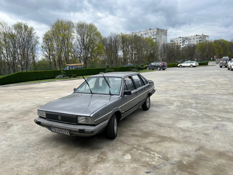 VW Santana, снимка 1 - Автомобили и джипове - 49501425