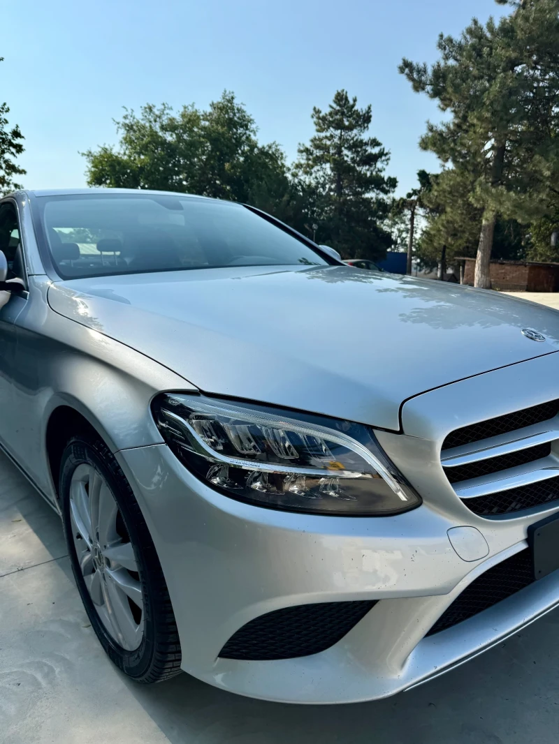 Mercedes-Benz C 180, снимка 2 - Автомобили и джипове - 51244686